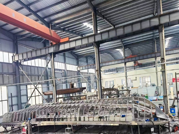 船體結(jié)實(shí)，造型美觀(guān)